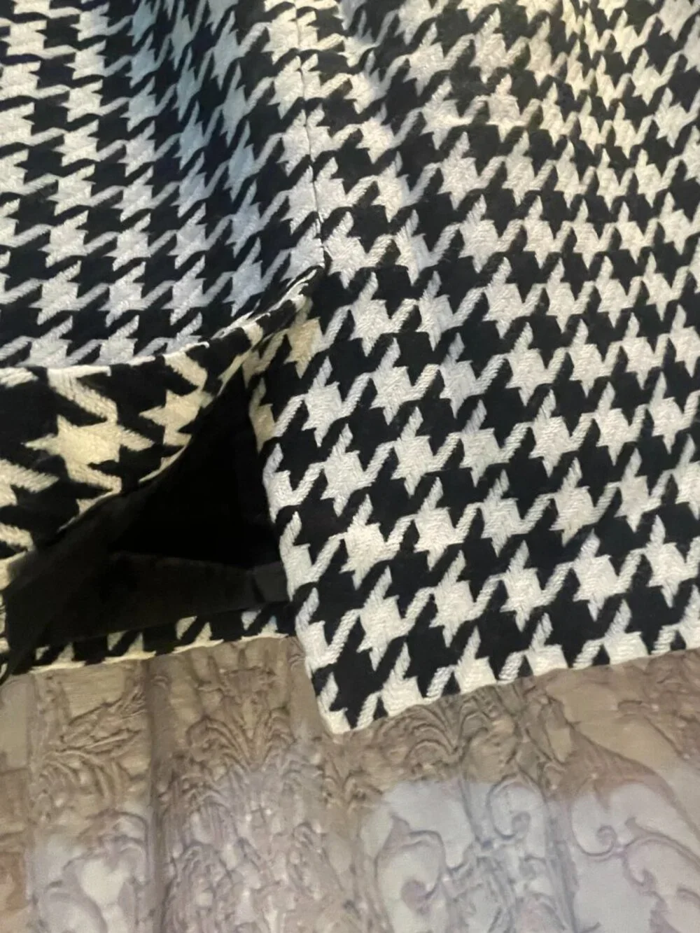 Women's Isaac Mizrahi Sz. 6 B&W Fully Lined Houndstooth Pencil Skirt